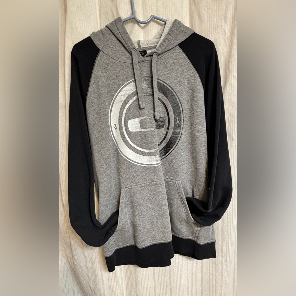 Men’s Oakley Hoodie. Hooded long sleeveeve sweaterer